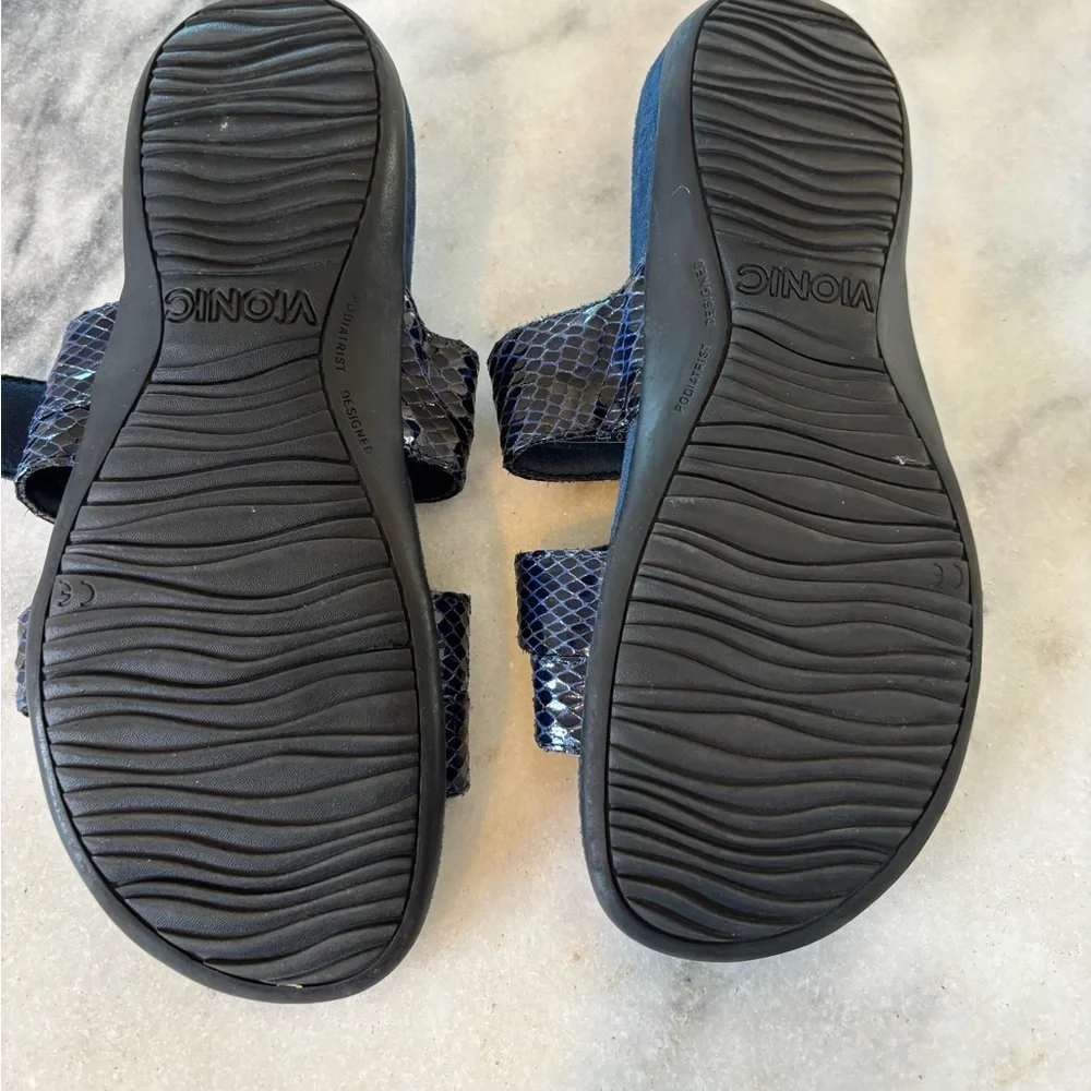 Vionic Snakeskin Skylar Slide Sandals in Navy Sz 7 - Picture 2 of 5